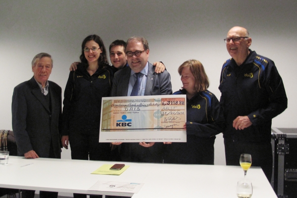 DAIS ontvangt cheque op stadhuis Aalst